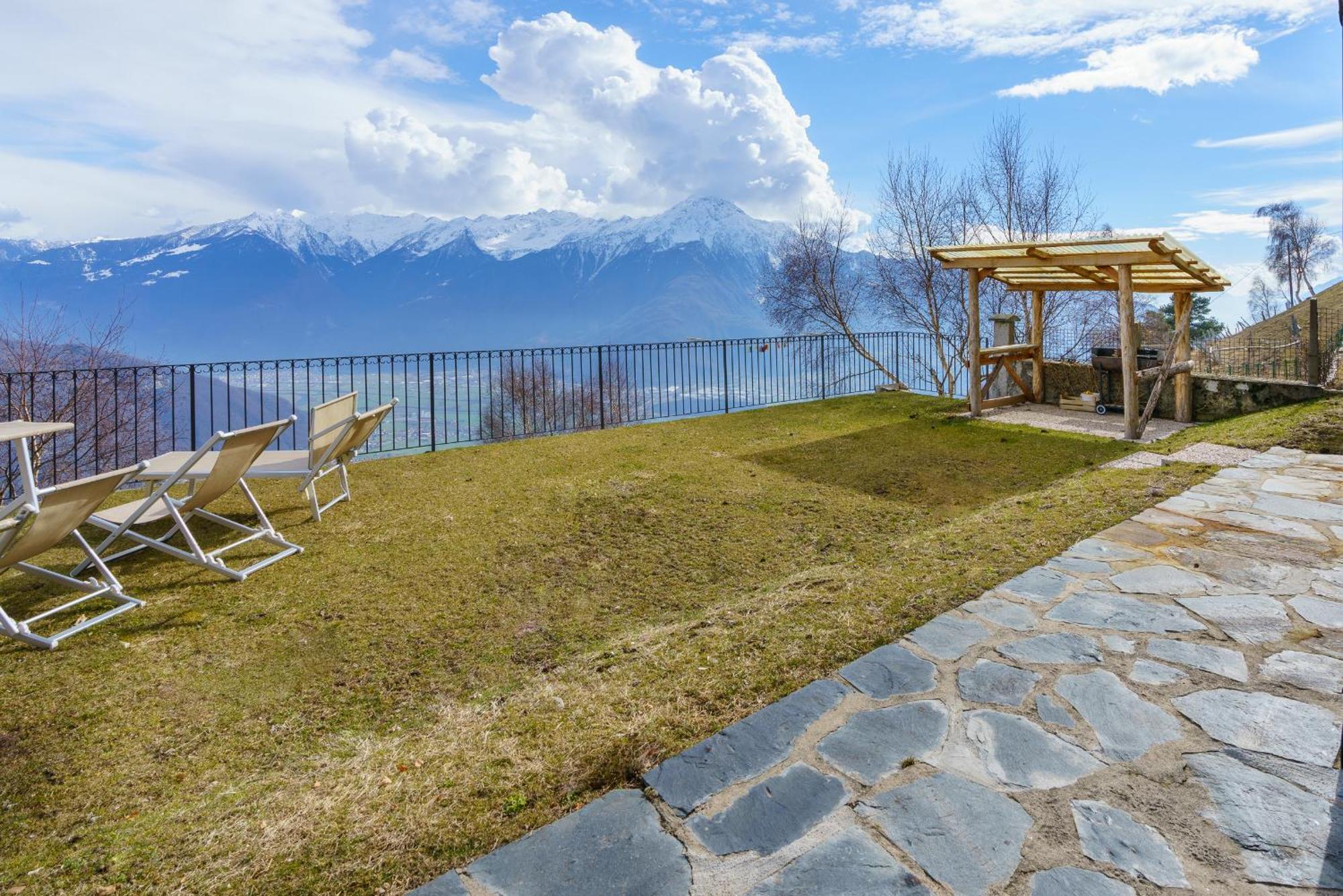 Agriturismo Giacomino Vendégház Gera Lario Kültér fotó